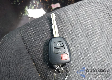 2017 Toyota Rav4 Xle z USA, uszkodzony, nr VIN JTMRFREV0HJ707149